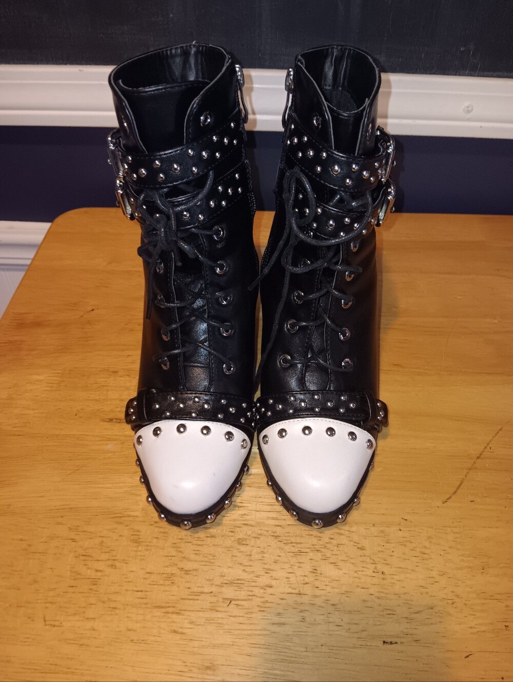 Azalea Wang Leather 2 Color Studded Heeled Lave Up Boots Size 6.5